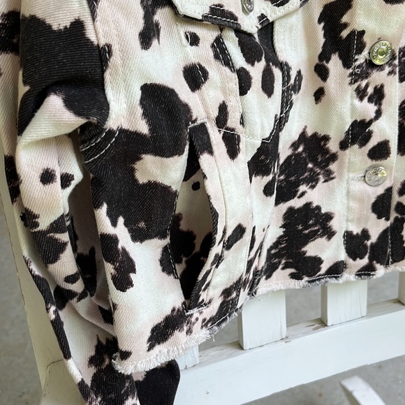 NWT FOREVER 21 denim crop jacket long sleeve. Cow print! Sz small - Picture 6 of 6